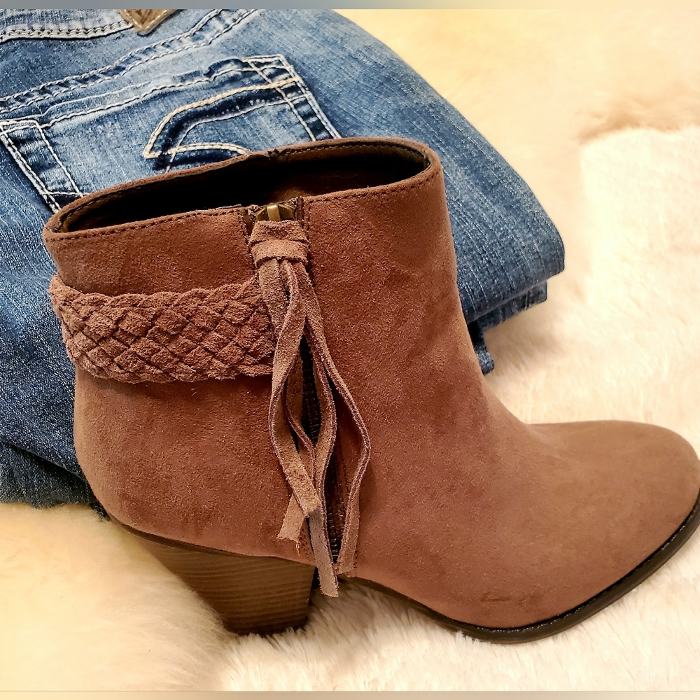 MIA Finnegan Suede Fringe Ankle Boots / Booties in Tan Women's Size 8.5